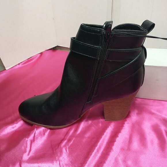 Time and True Womans SZ 11 W Ankle Boots Memory Foam Black Side Zip . - Picture 12 of 12